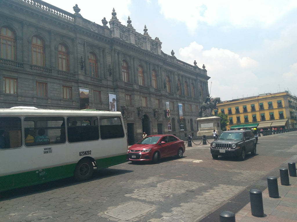 Private Mexico City Tour: Historic Center, Coyoacán, UNAM & Xochimilco Trajinera