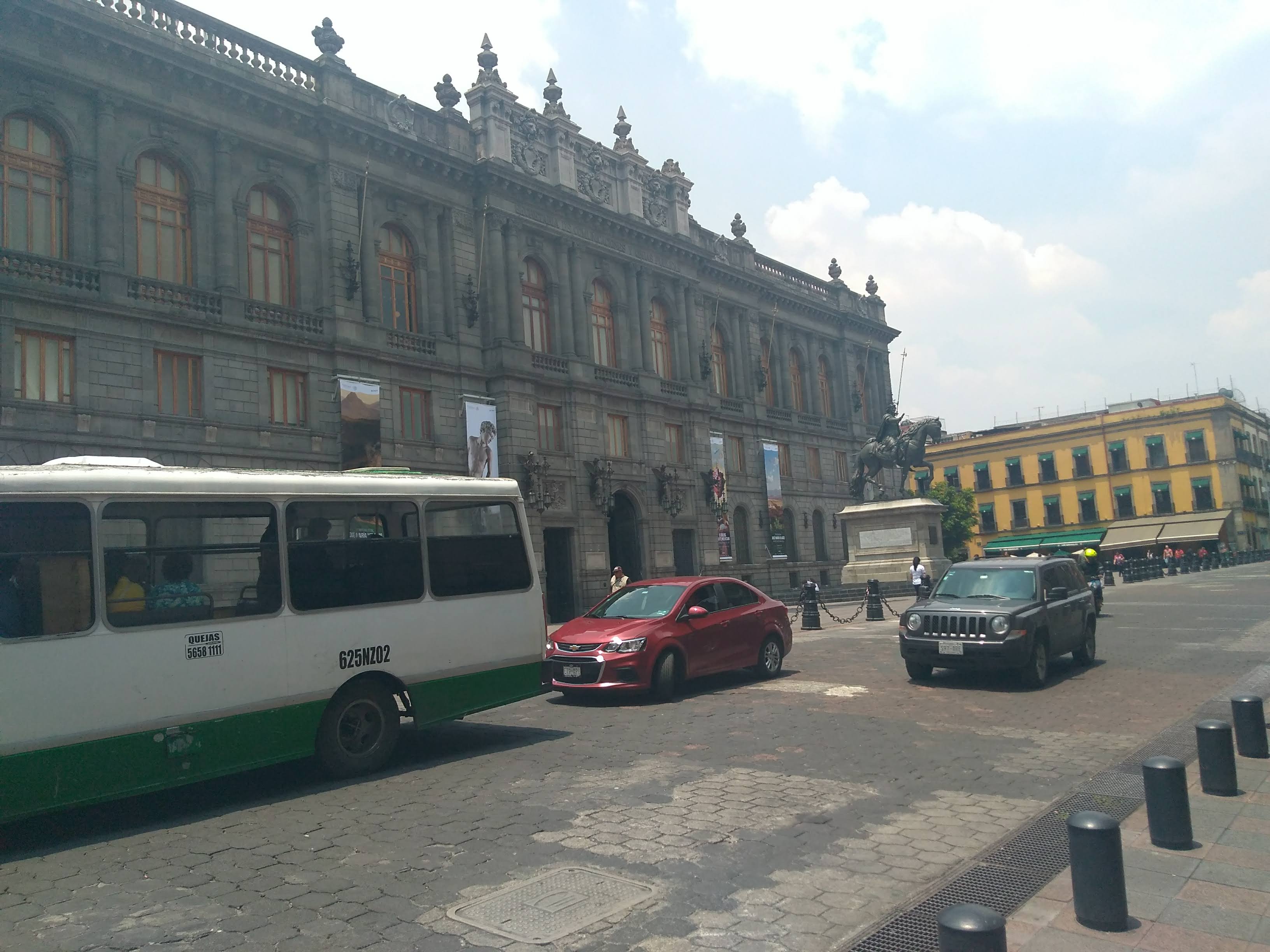 Private Mexico City Tour: Historic Center, Coyoacán, UNAM & Xochimilco Trajinera